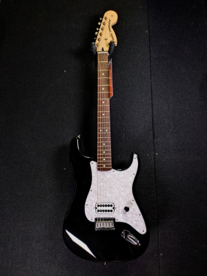 Fender - Tom Delonge Strat RW - BLK
